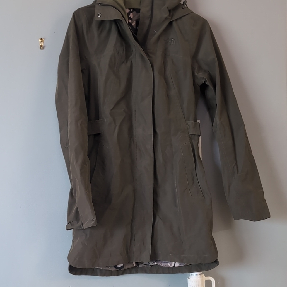 The North Face Green Trench Coat with Hood and Weather-Resistant Fabric